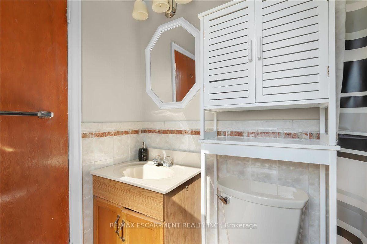 128 East 39th Street — property photo