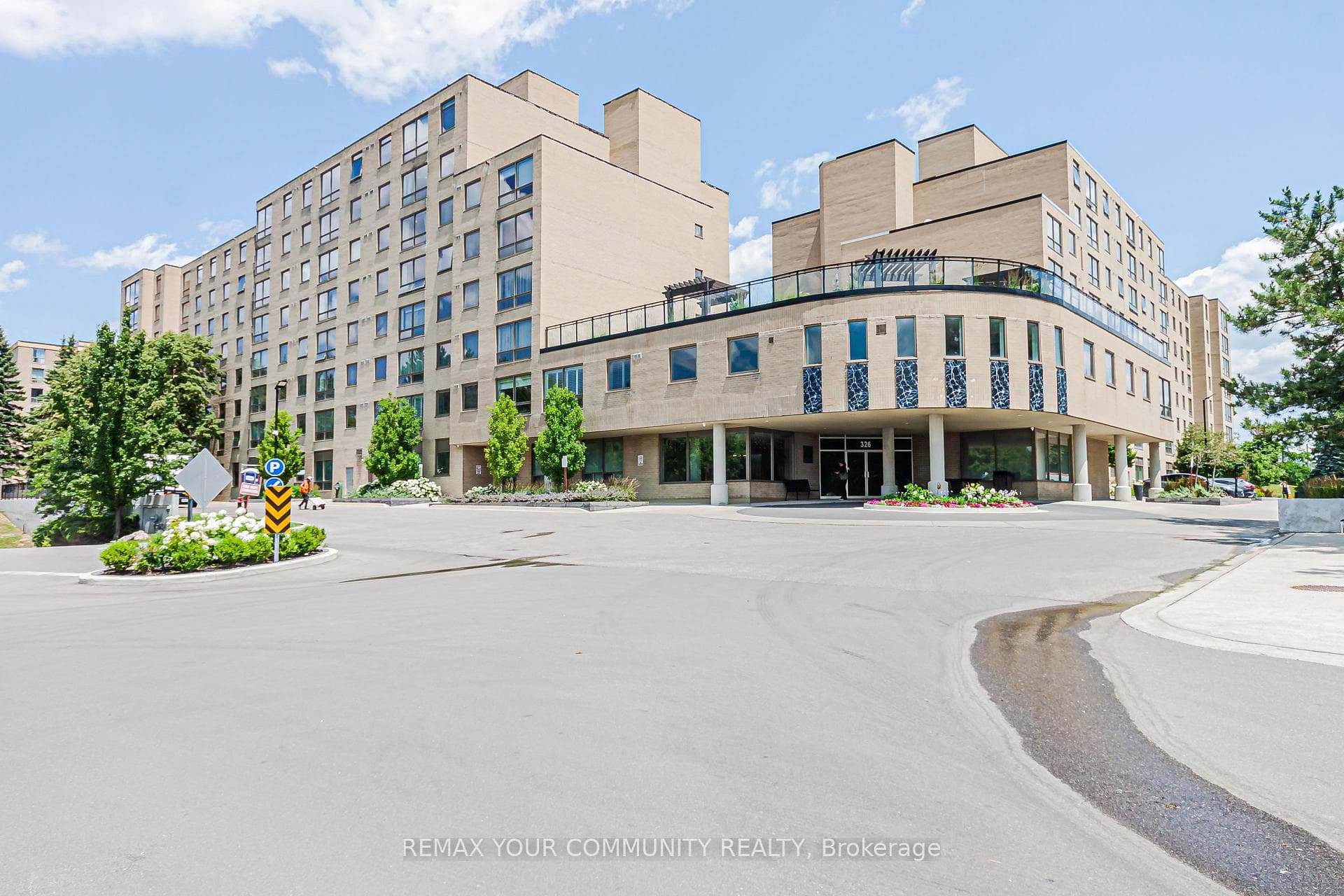 301- 326 Major Mackenzie Drive — property photo