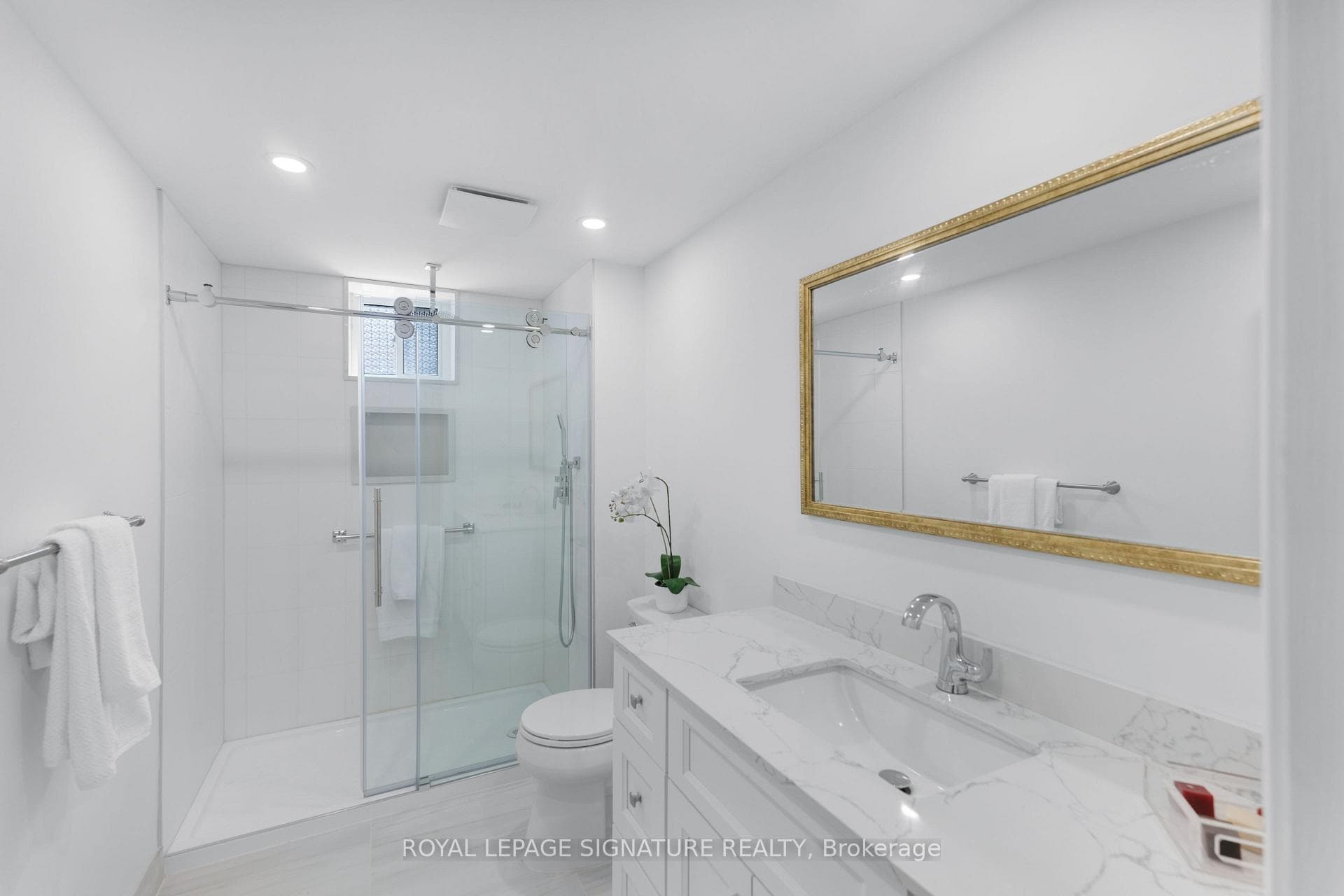 43 Viamede Crescent — property photo