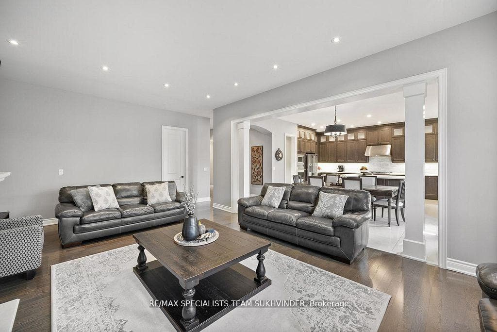 34 Burlwood Road — property photo