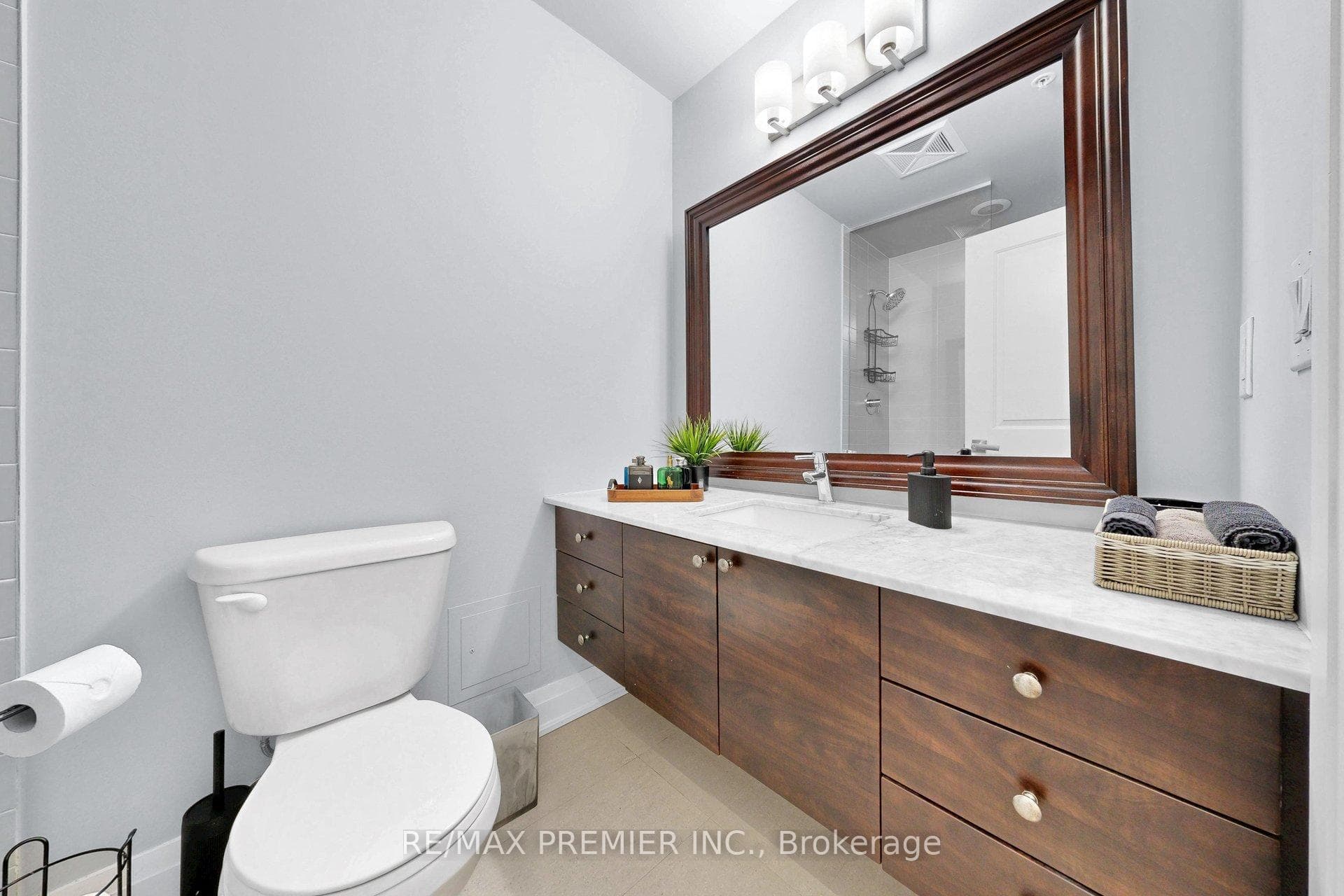 604- 24 Woodstream Boulevard — property photo