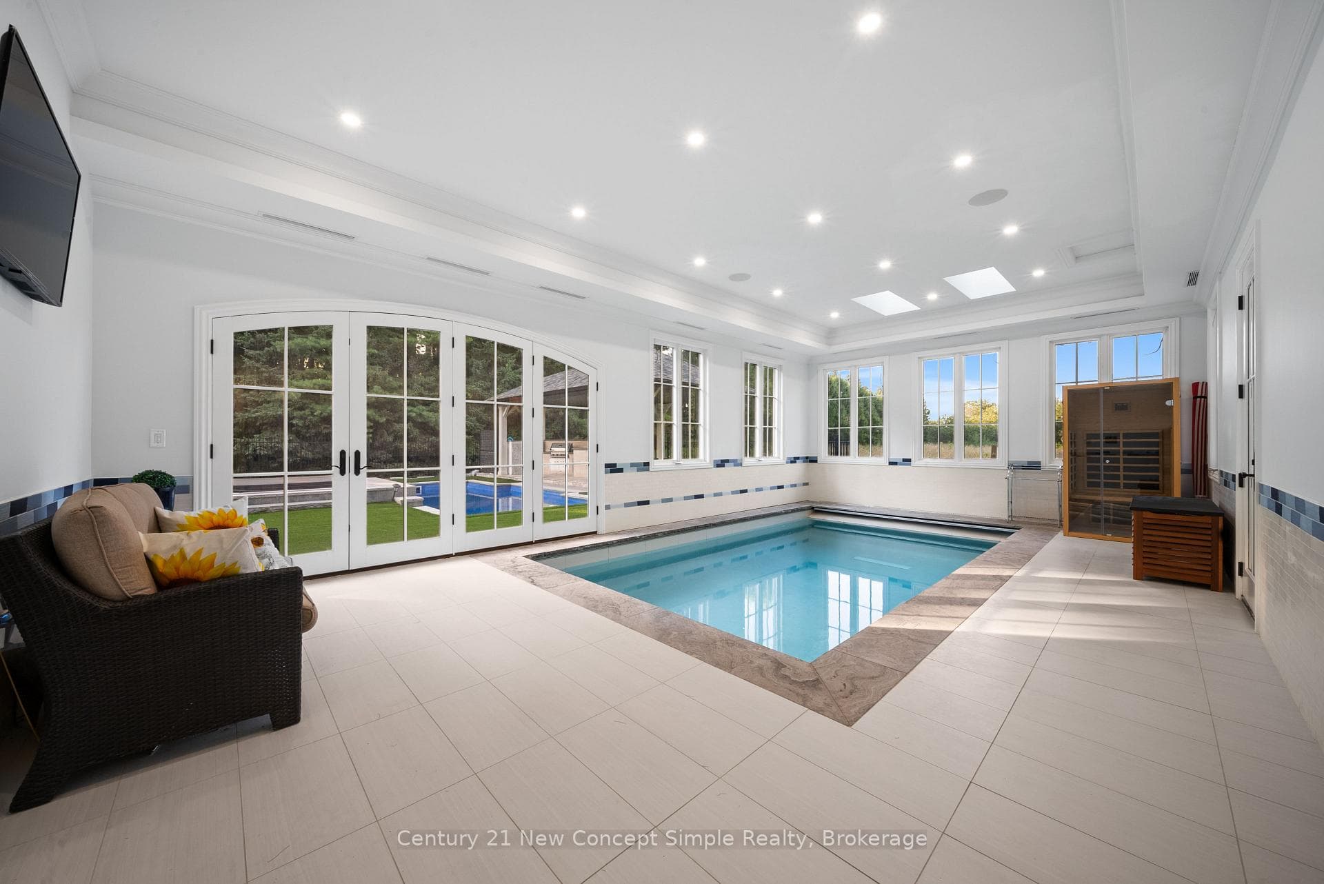 2637 Bluffs Way — property photo