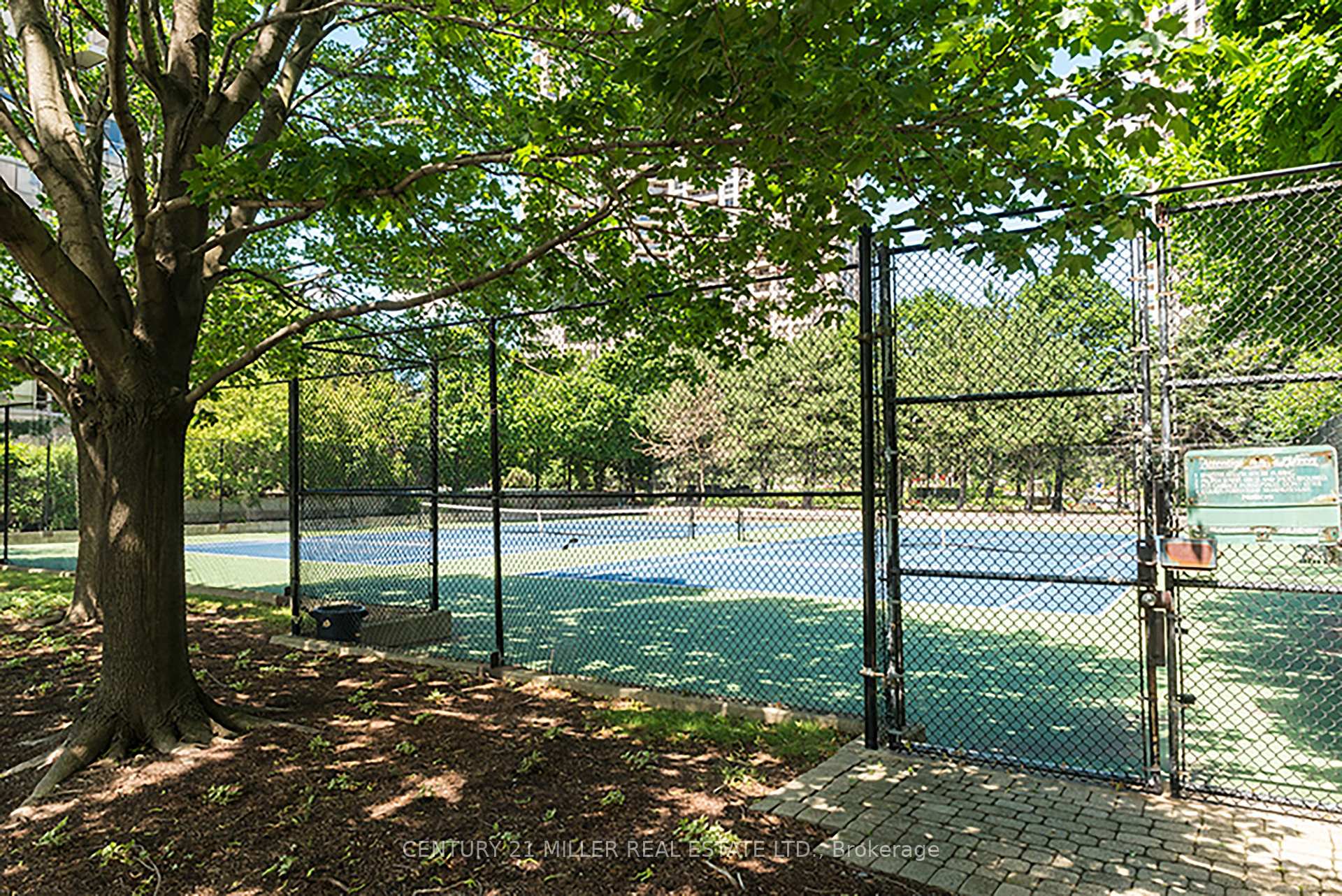 909- 55 Kingsbridge Garden Circle — property photo
