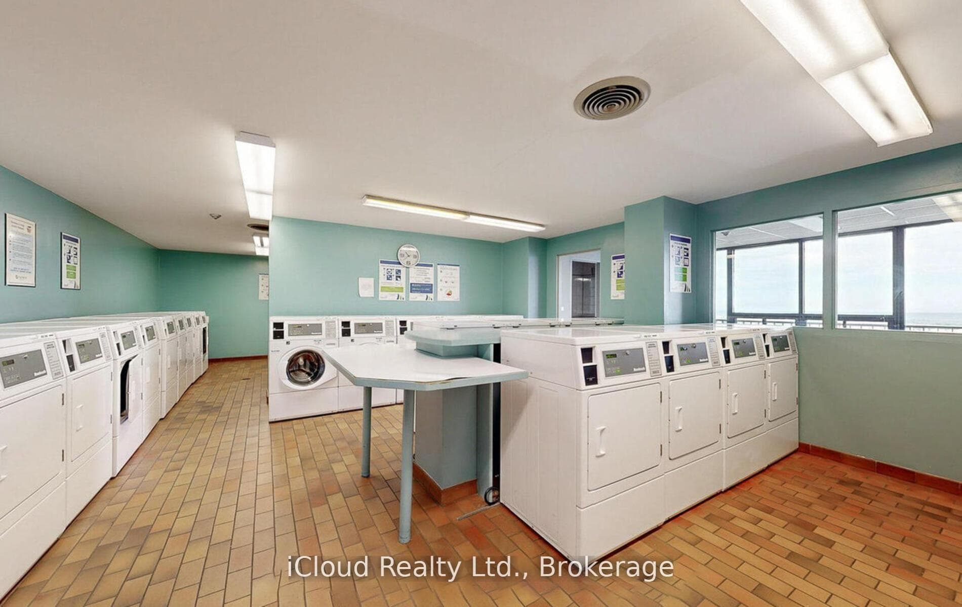 837- 33 Harbour Square — property photo
