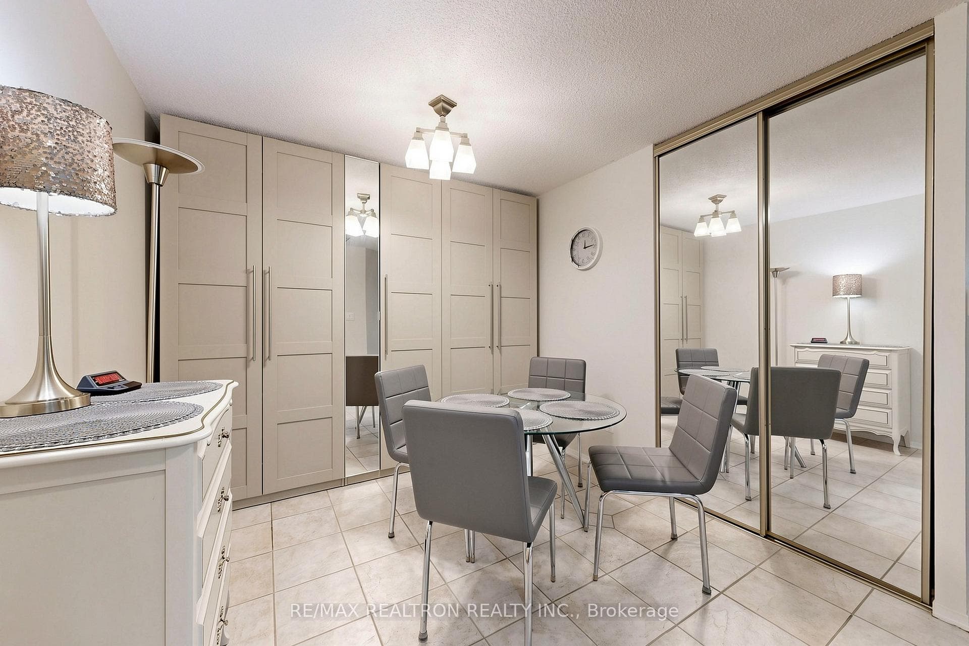 307- 326 Major Mackenzie Drive — property photo
