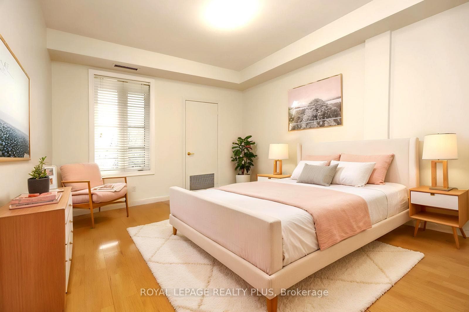 215- 3351 Cawthra Road — property photo