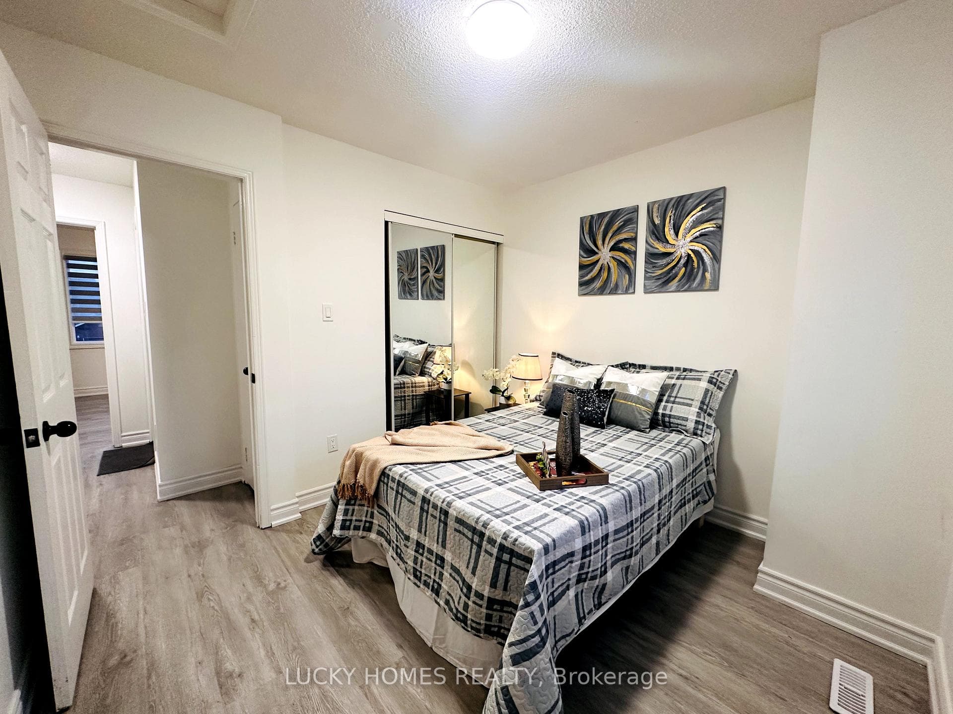 39 Laidlaw Drive — property photo
