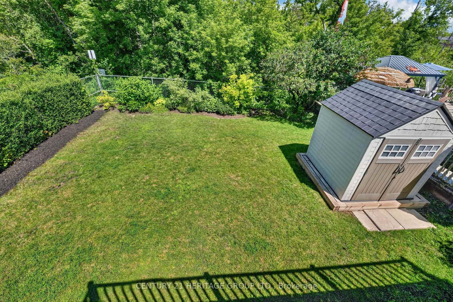 226 Lillian Crescent — property photo