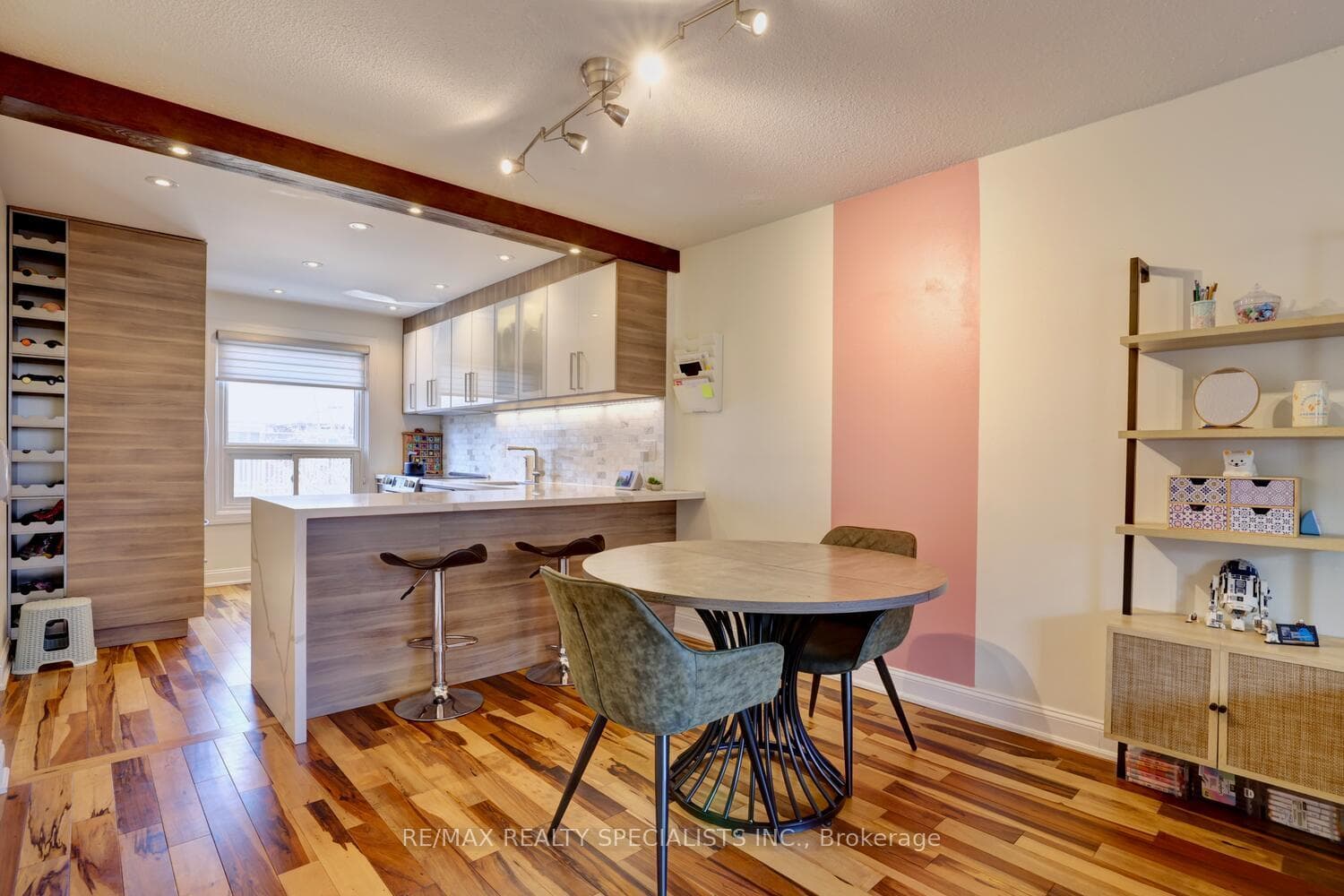 25- 2445 Homelands Drive — property photo