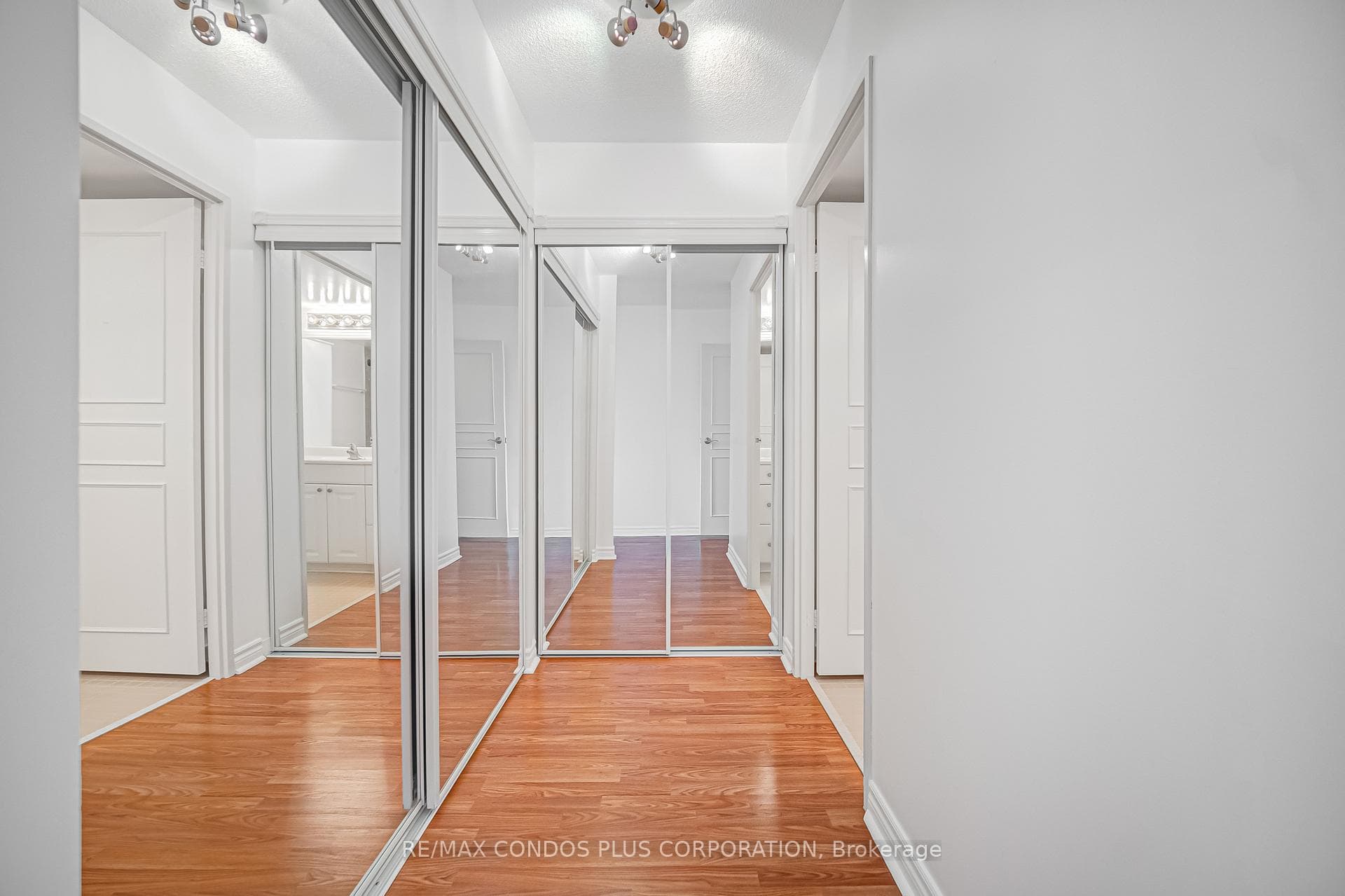 803- 62 Wellesley Street — property photo