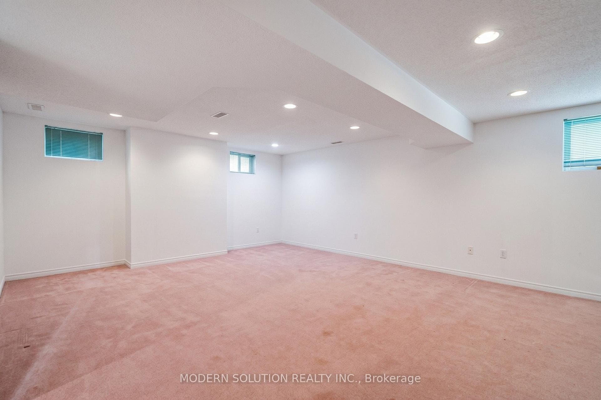 108 Fassett Court — property photo