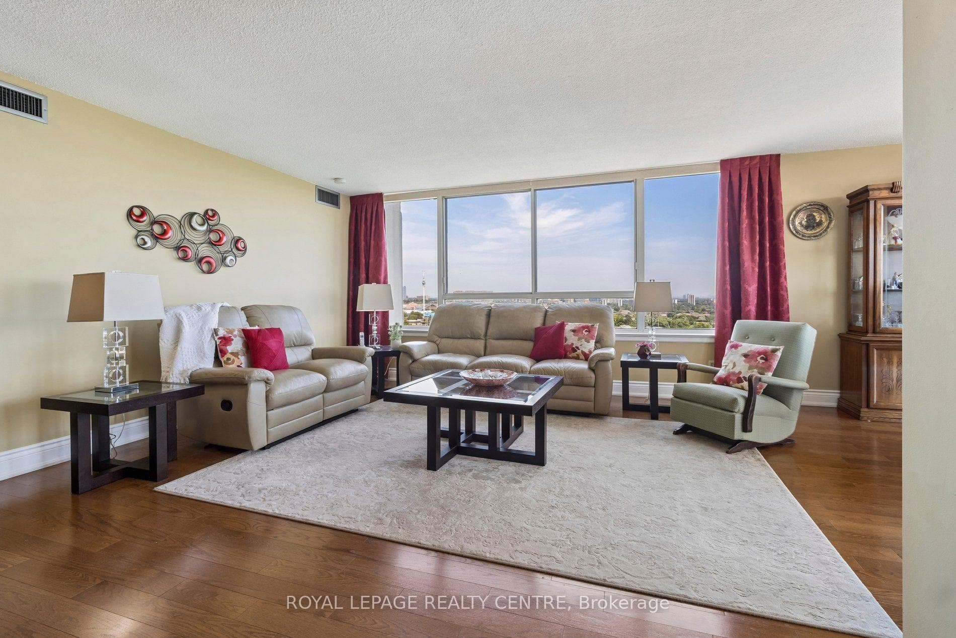 1006- 880 Dundas Street — property photo