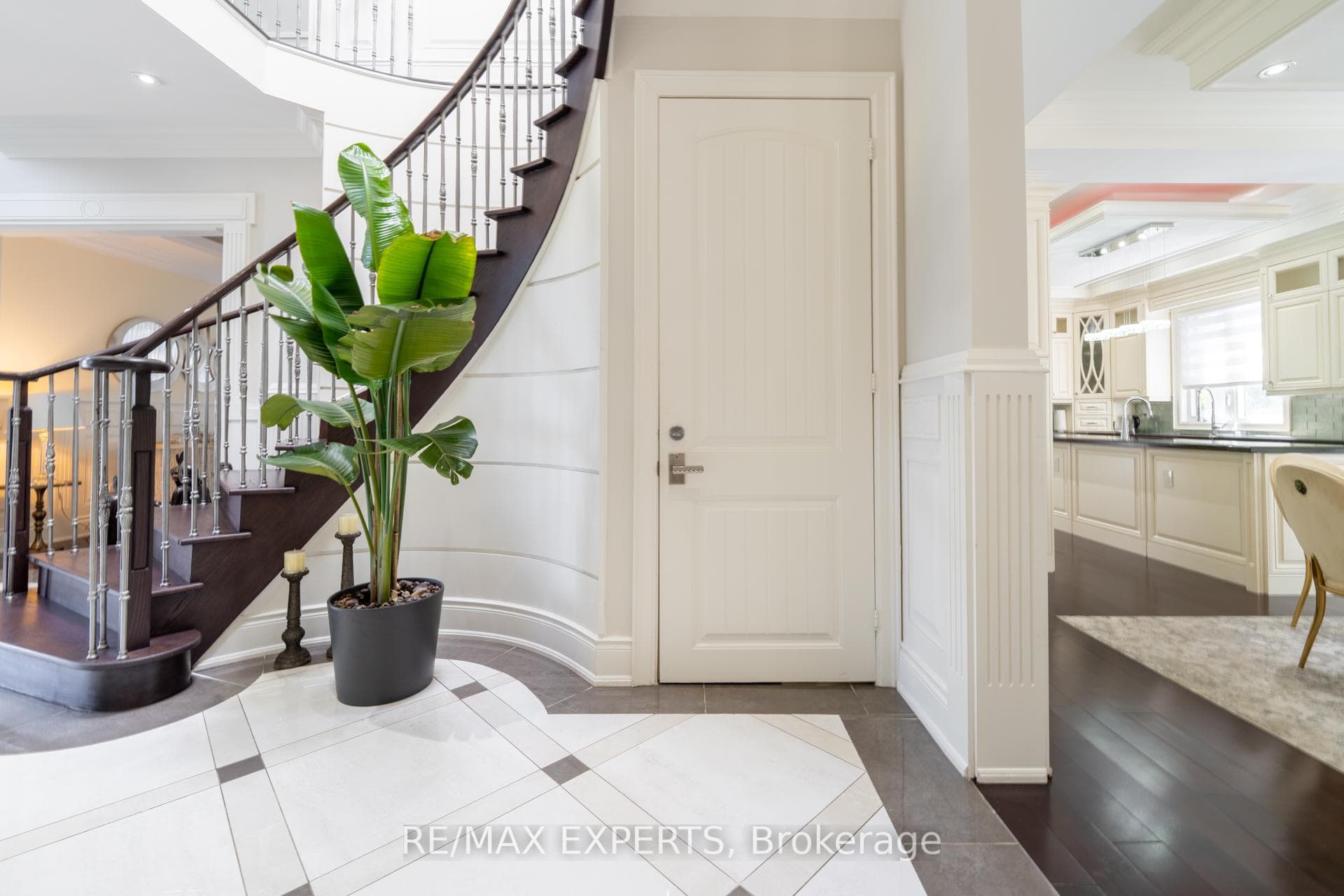 9 Calderon Crescent — property photo