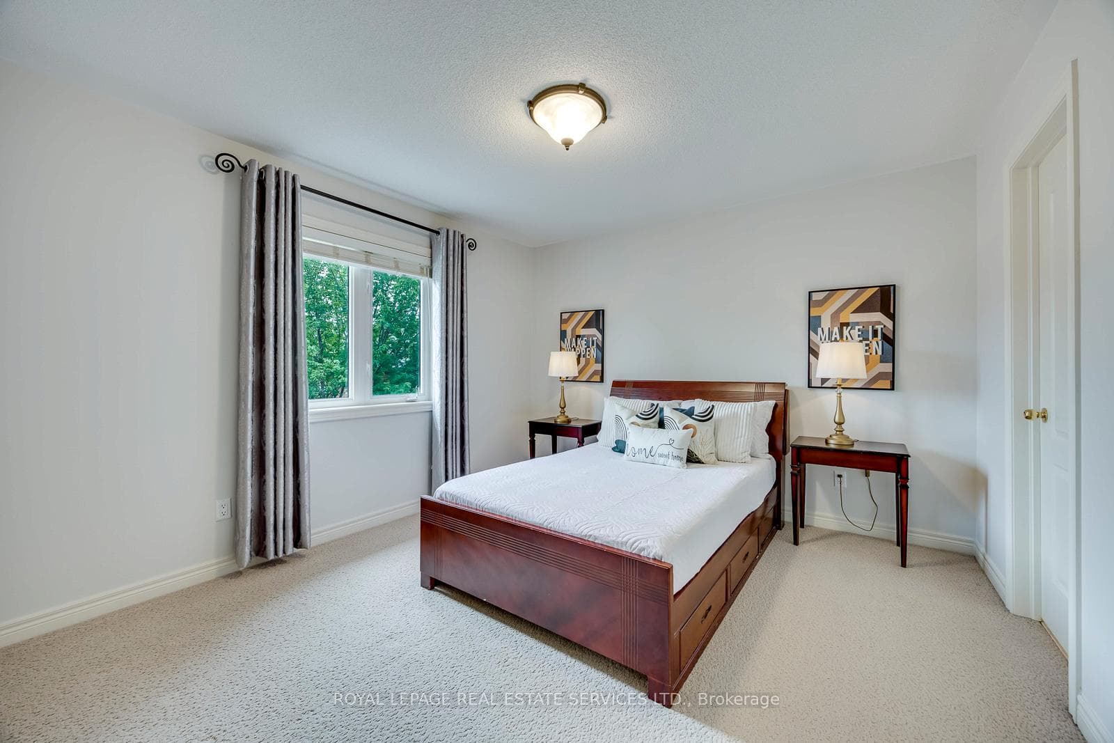2249 Glazebrook Circle — property photo