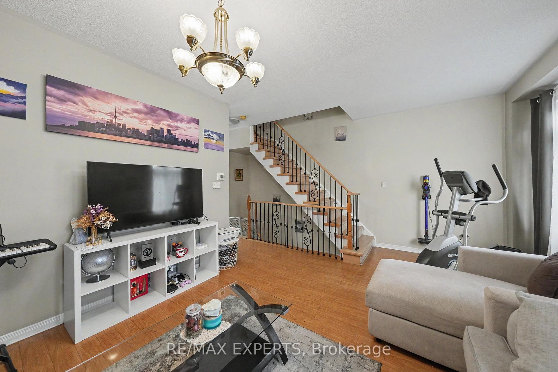 194- 7035 Rexwood Road — property photo