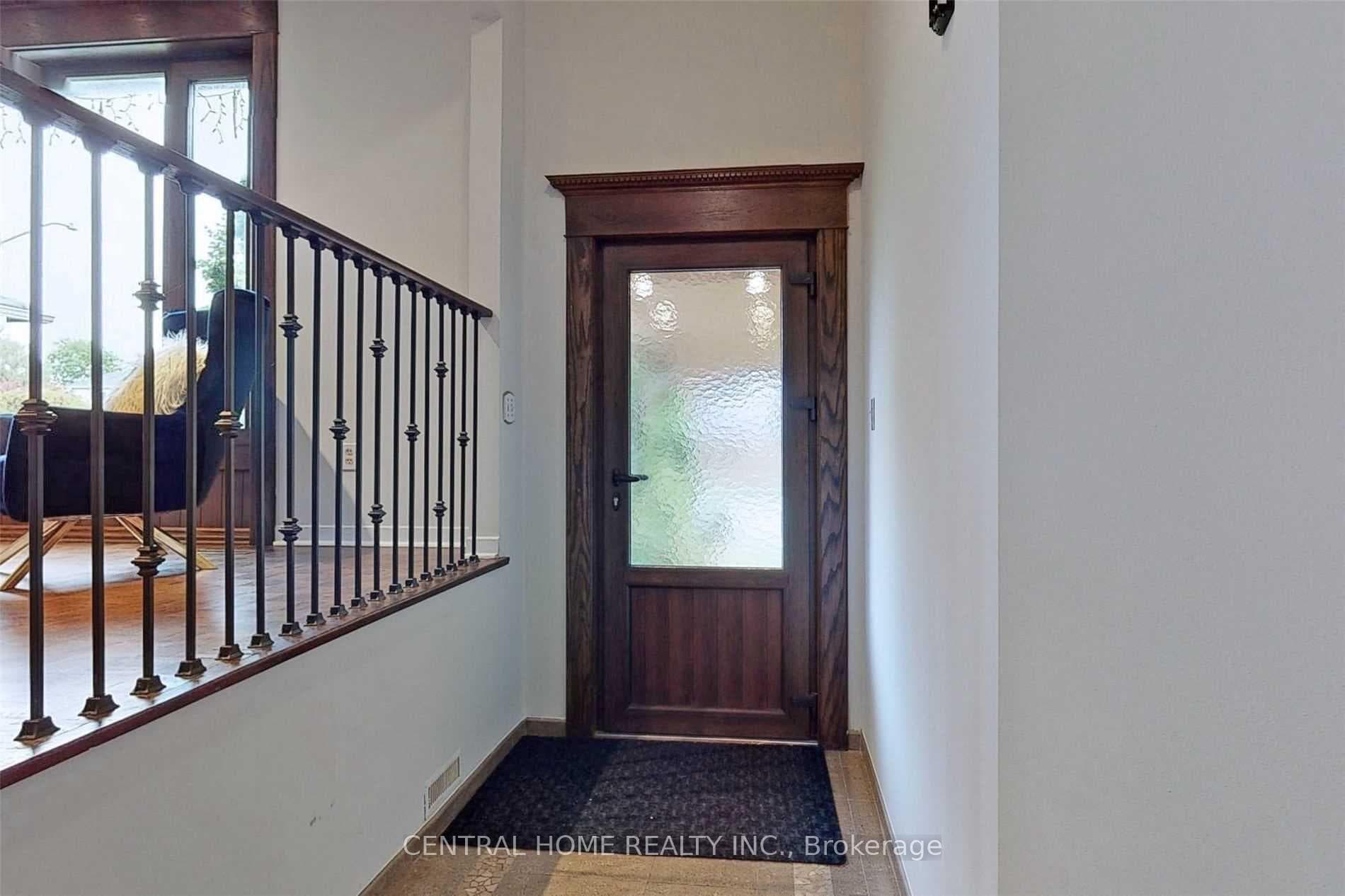 18 Mayvern Crescent — property photo