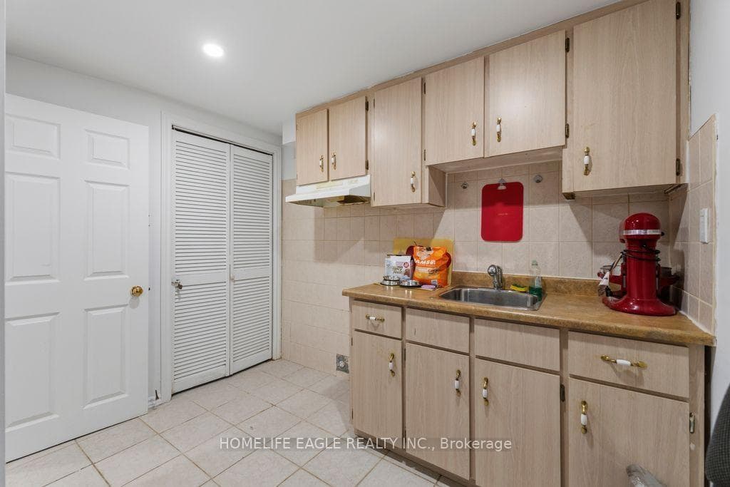 156 Heale Avenue — property photo
