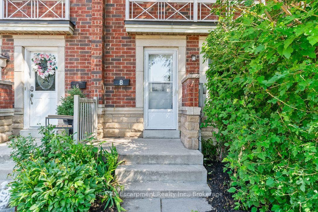 8 JIM BAIRD Mews — property photo