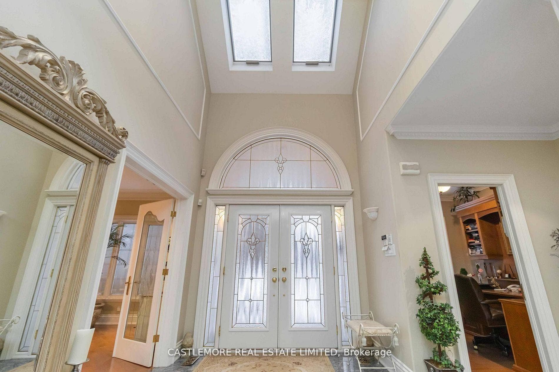 2444 hensall Road — property photo