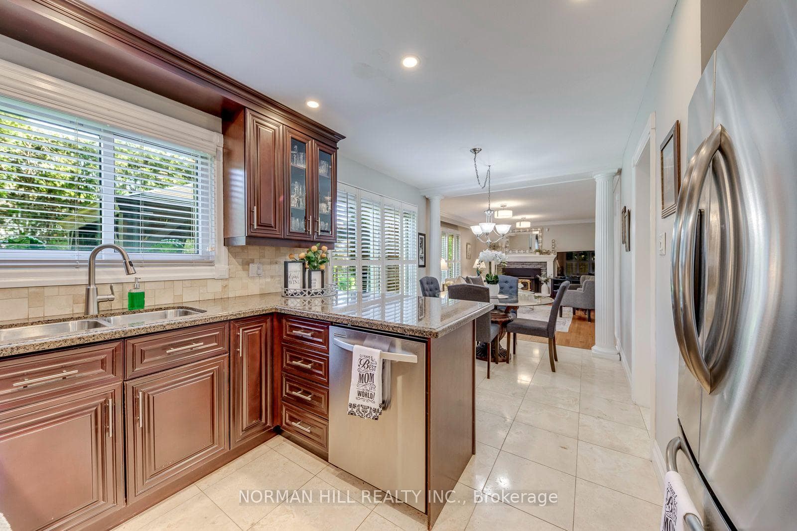2491 Woburn Crescent — property photo