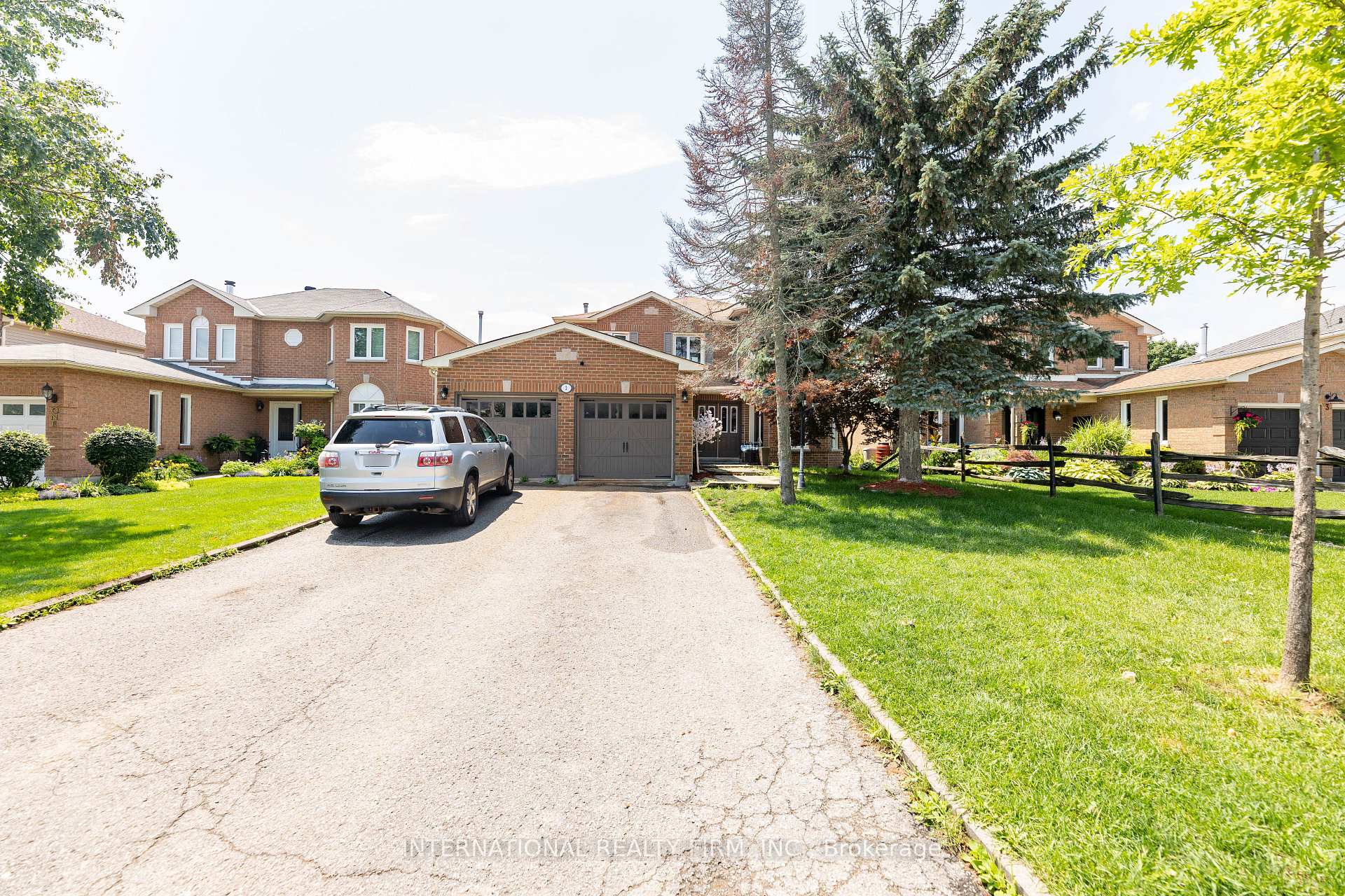 2 Hook Court — property photo