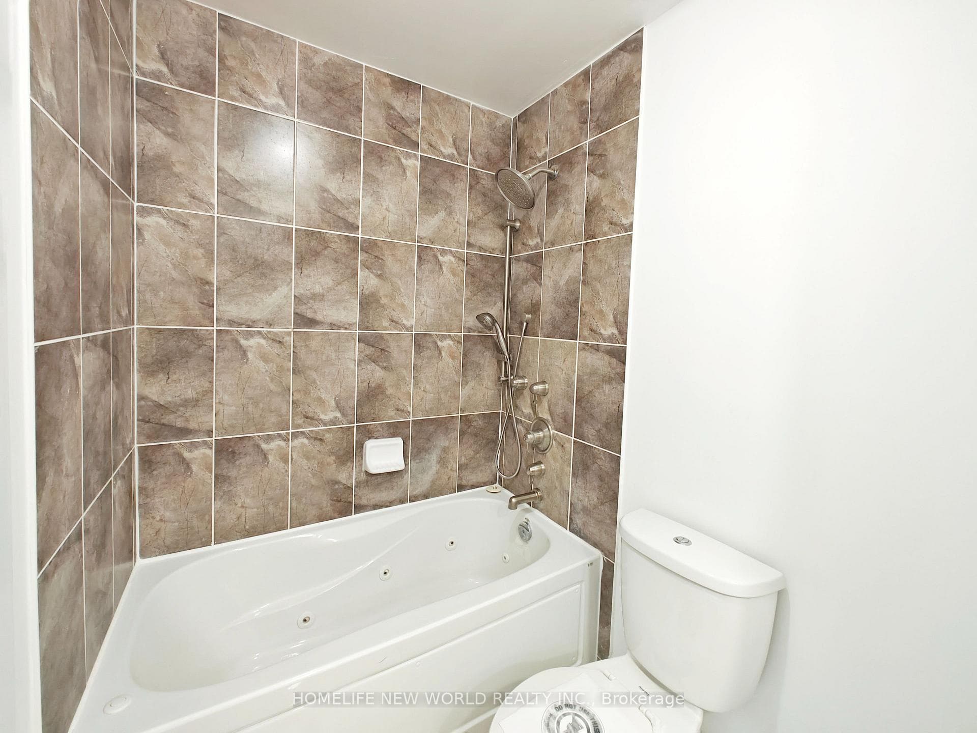 Lph07- 18 Holmes Avenue — property photo