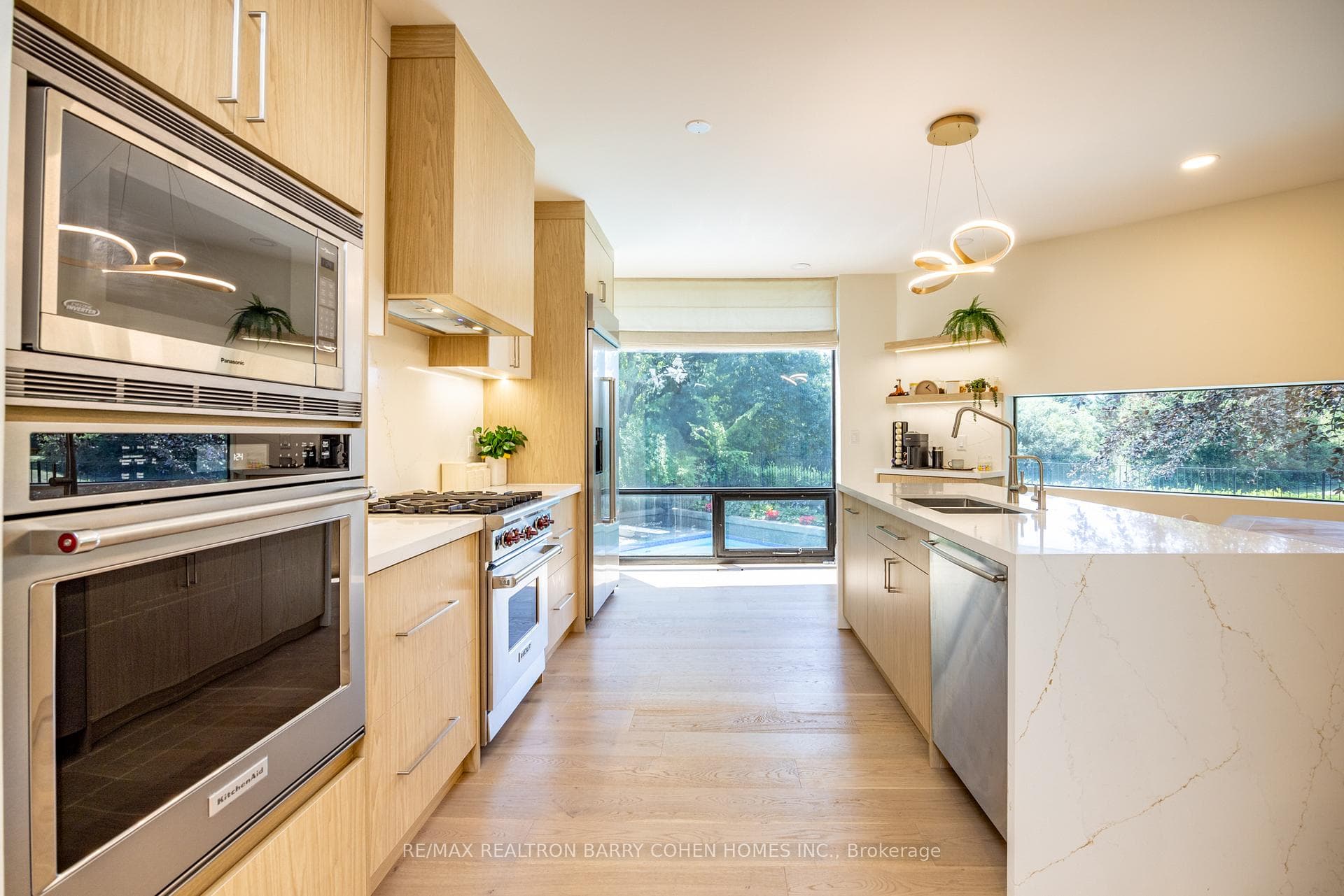 10 Penwood Crescent — property photo