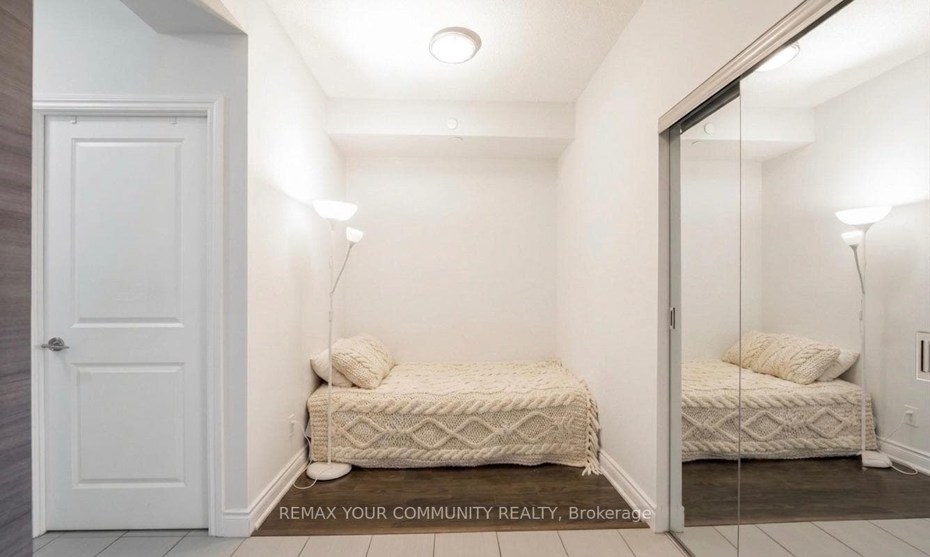 520- 325 South Park Road — property photo