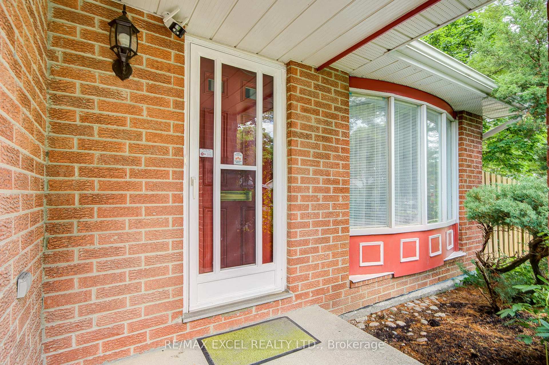 176 Goldhawk Trail — property photo