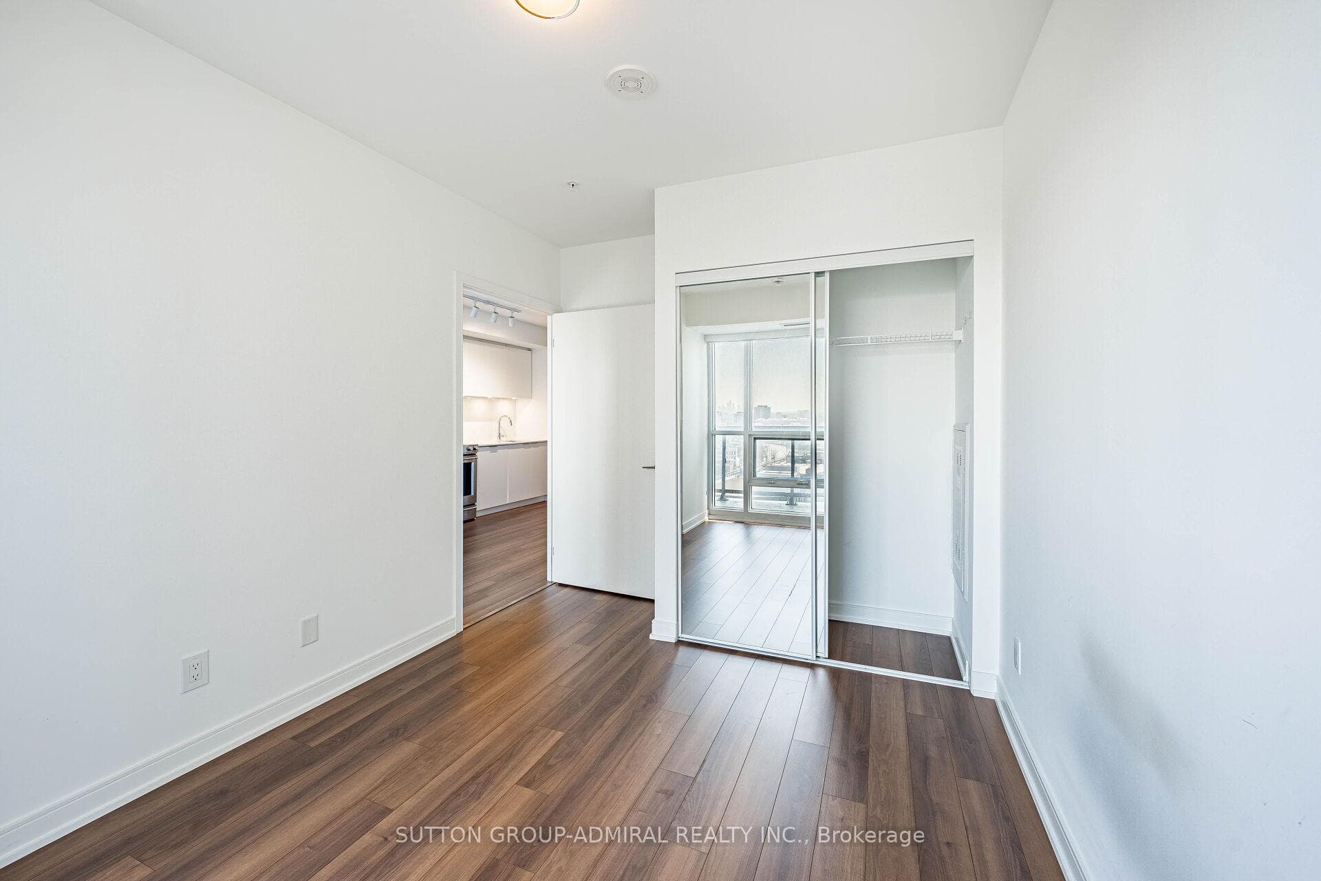 1311- 30 Samuel Wood Way — property photo