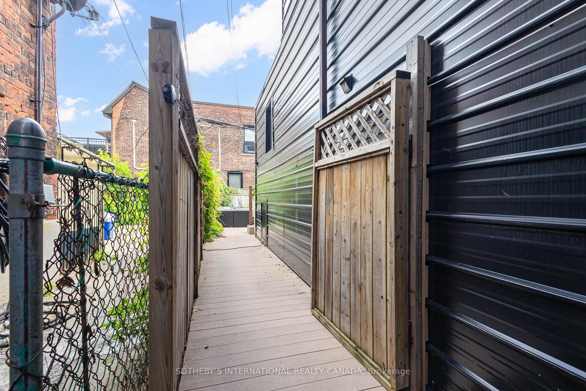 1213 College Street — property photo