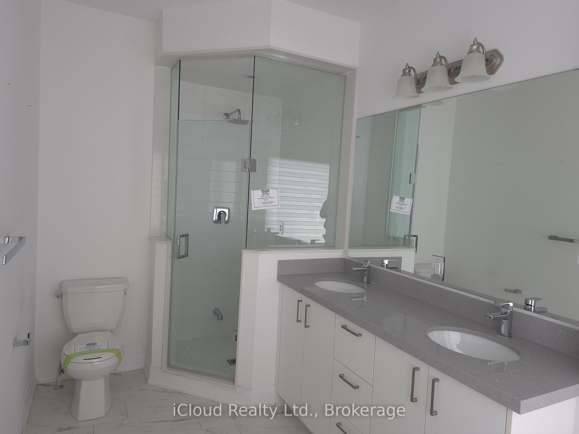 31 Globemaster Lane — property photo