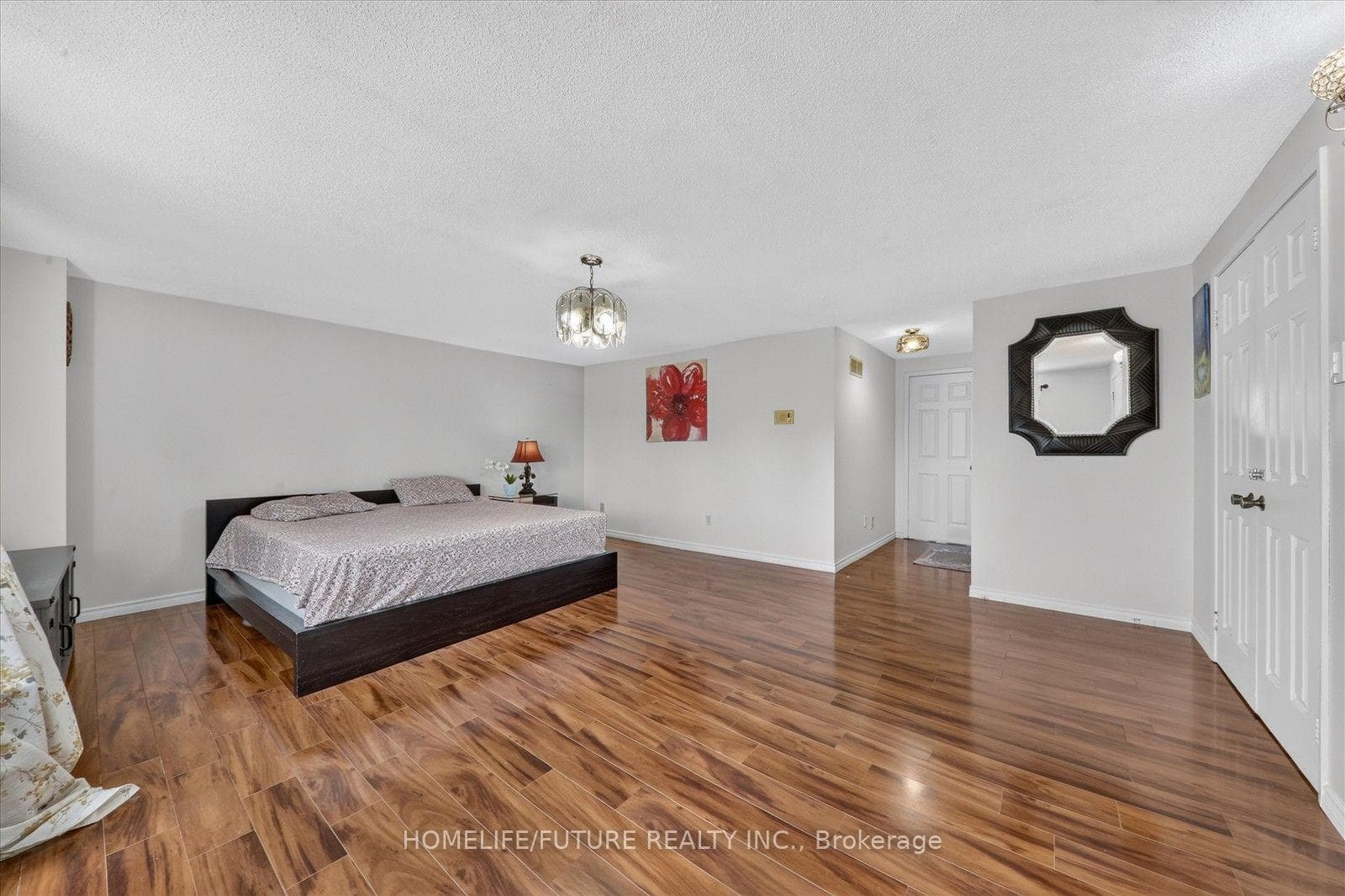 63 Chloe Crescent — property photo
