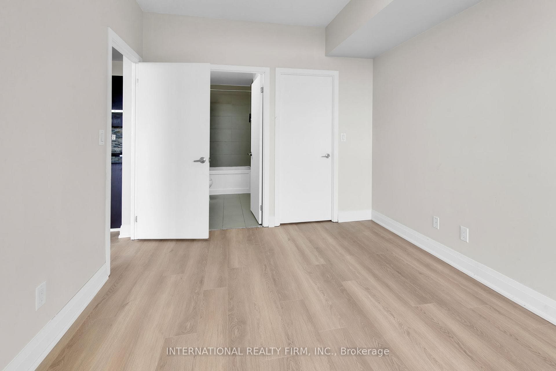 508- 5101 Dundas Street — property photo