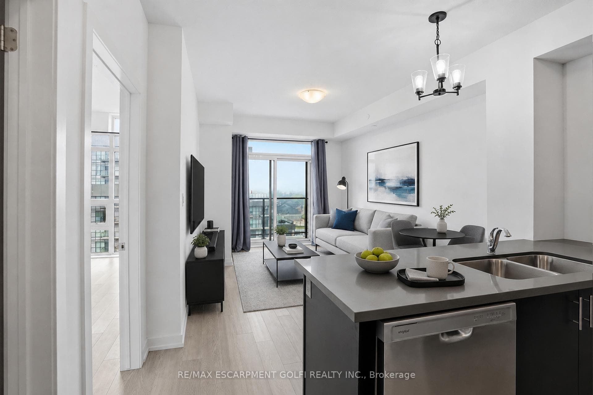 1008- 460 Dundas Street — property photo