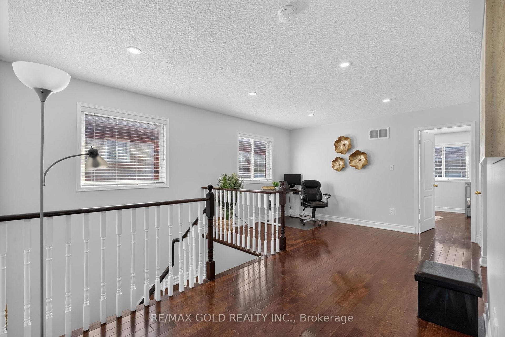 40 Dunure Crescent — property photo