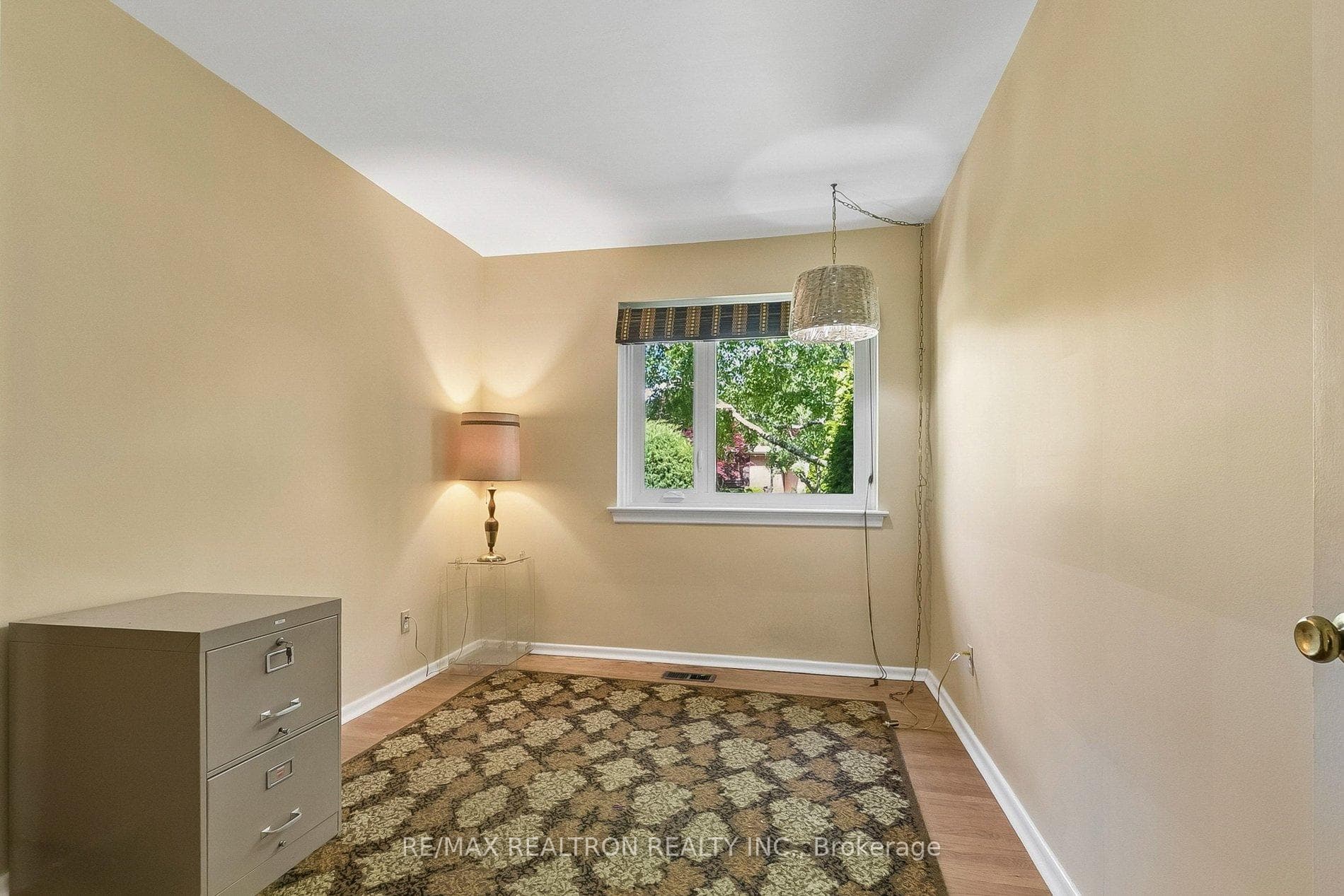25 Groveland Crescent — property photo