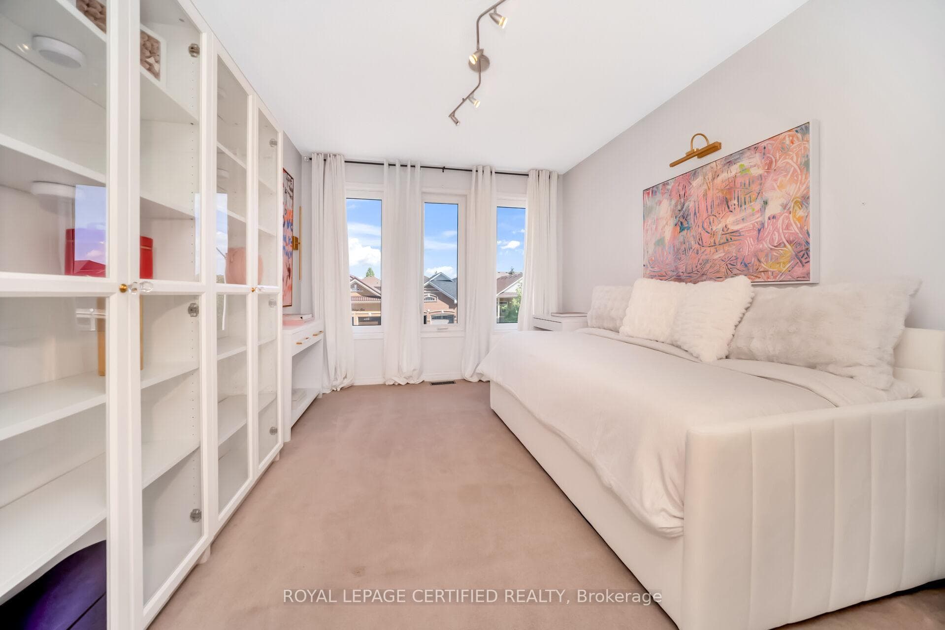 70 Vintage Gate — property photo