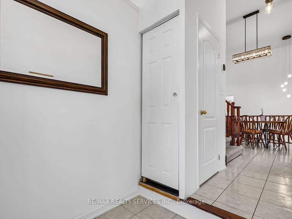 101 River Rock Crescent — property photo