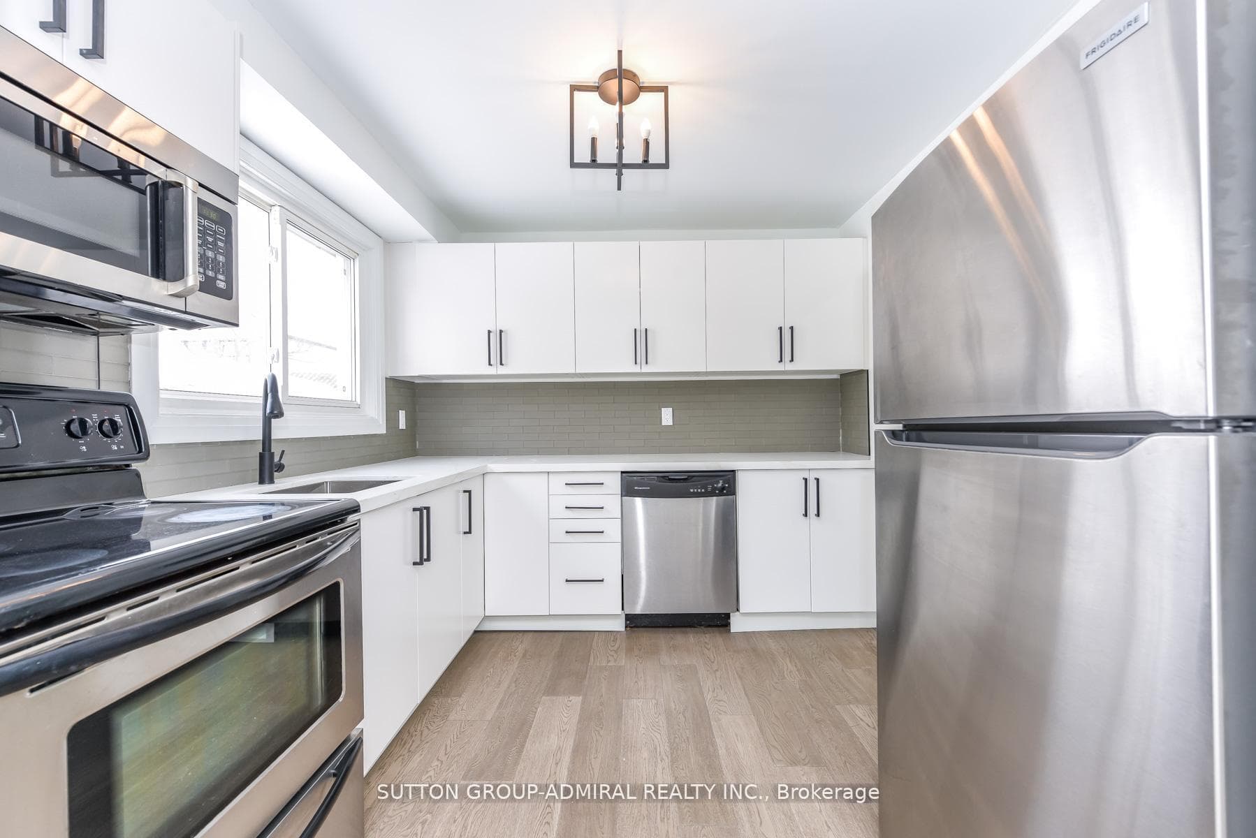 4 Hardcastle Court — property photo