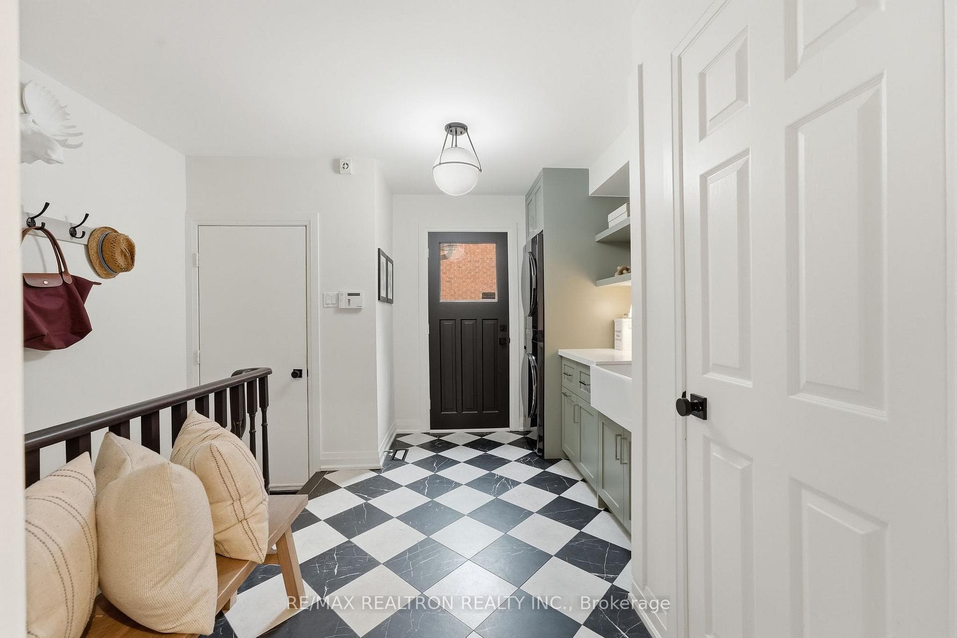 653 Exceller Circle — property photo