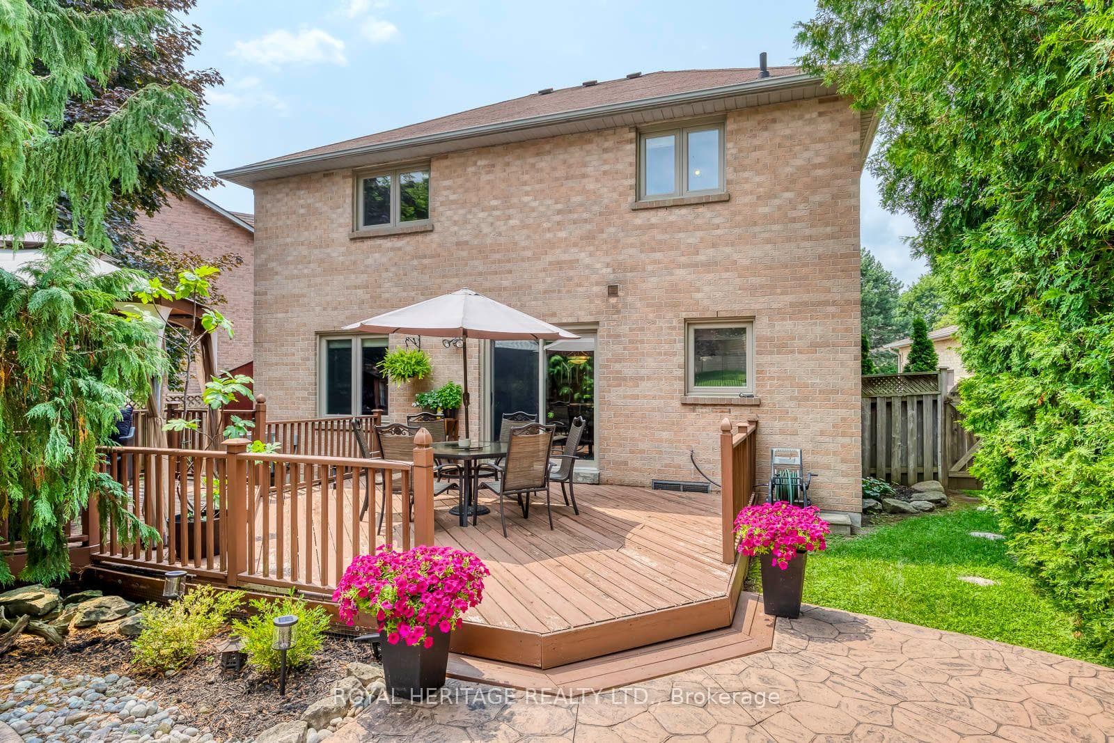 1451 Ravensmoor Crescent — property photo