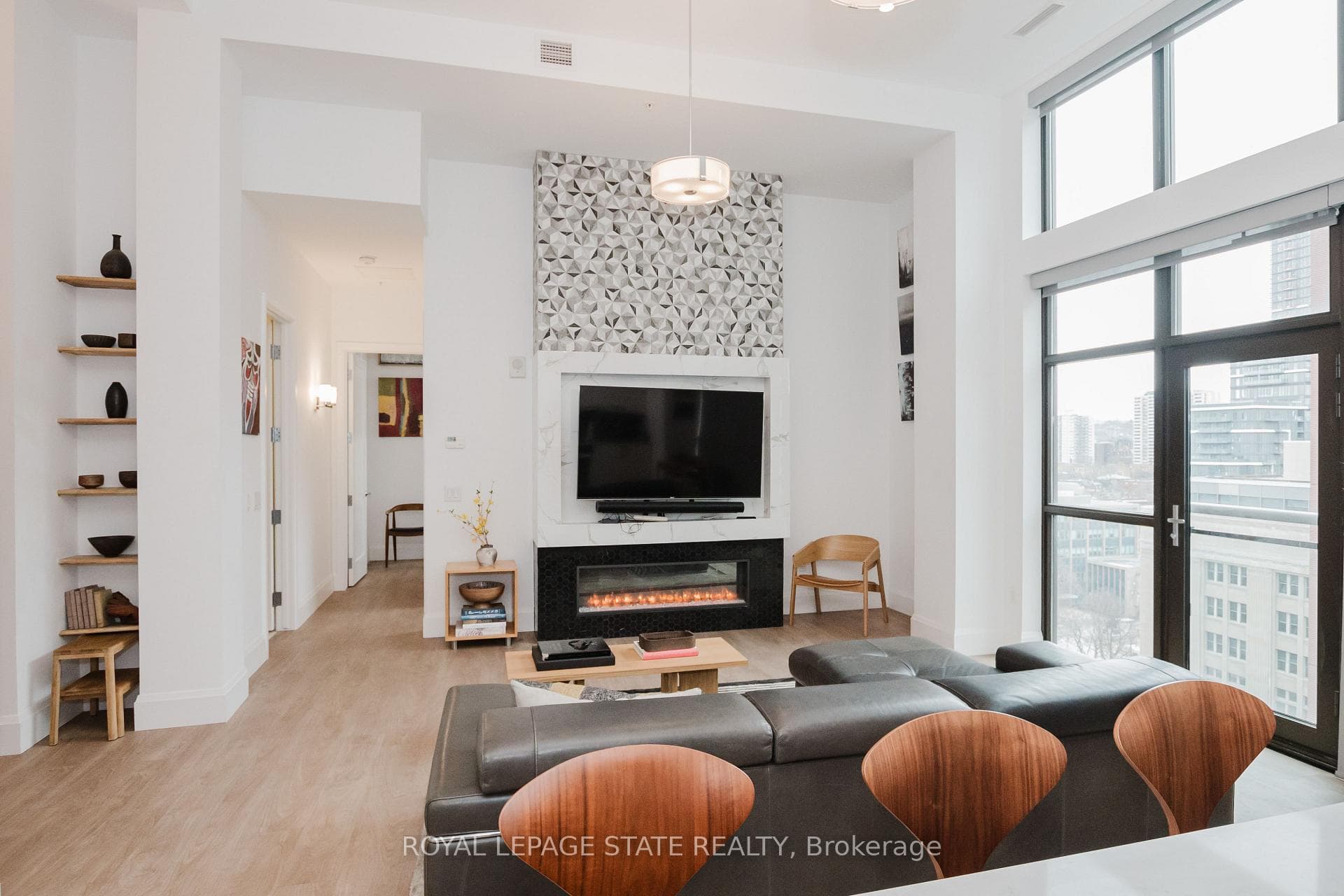 LPH13- 118 King Street — property photo