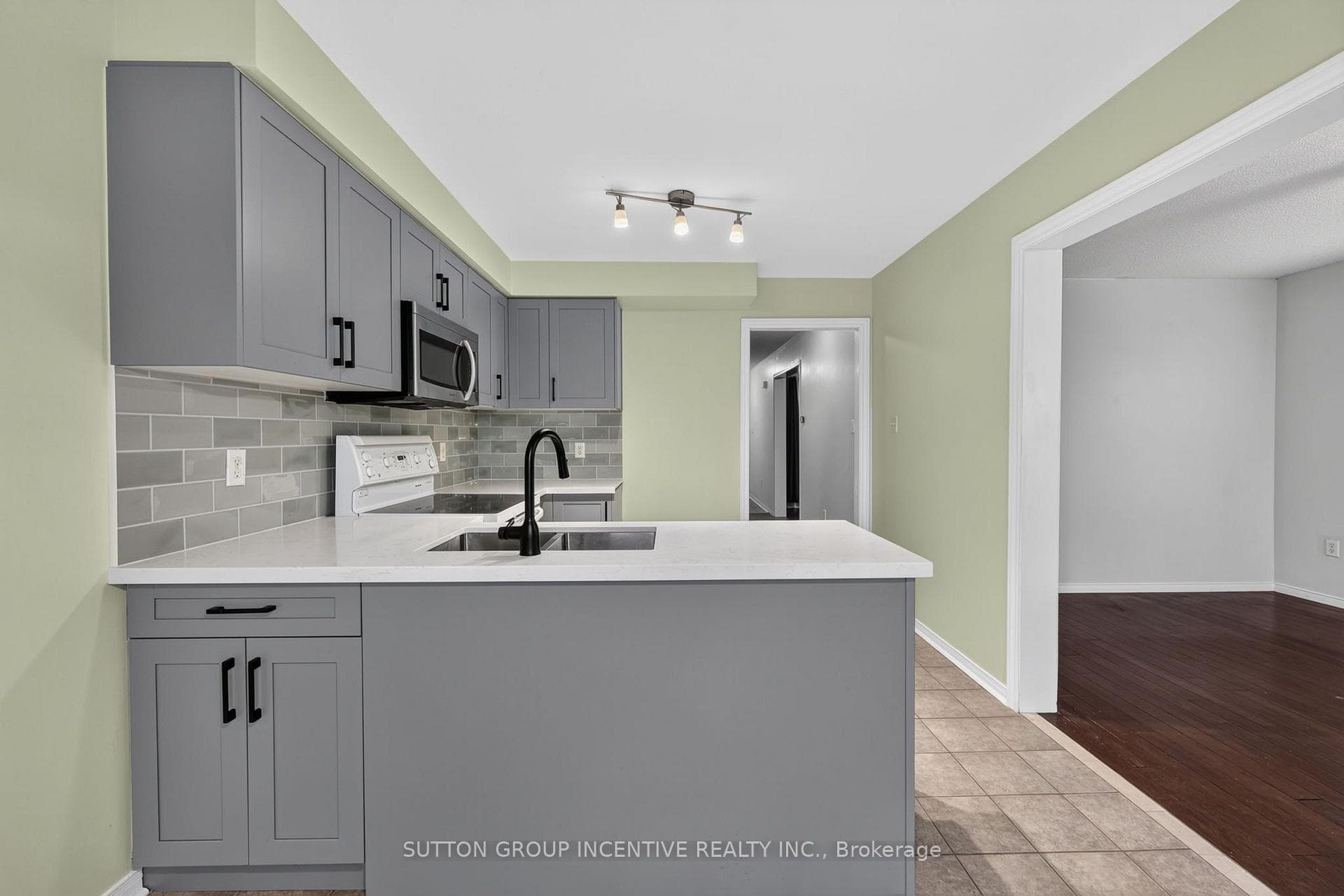 32 Sundew Drive — property photo