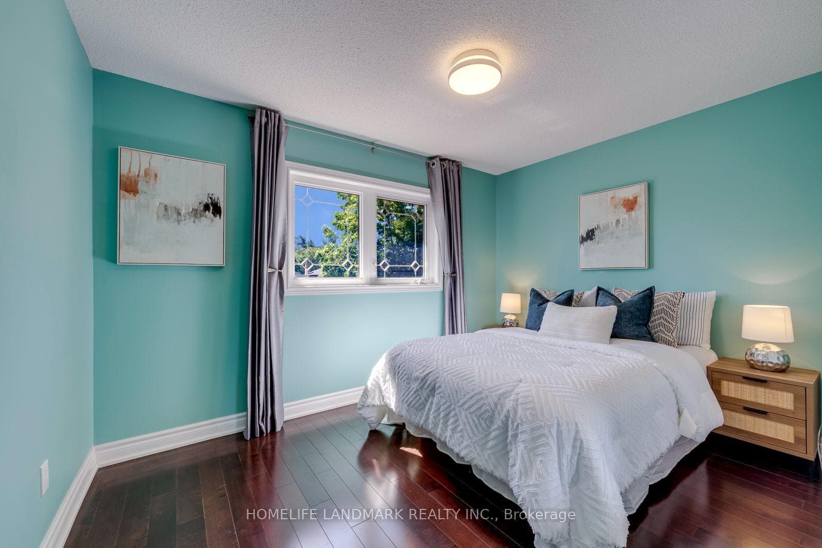 2935 Kingsway Drive — property photo