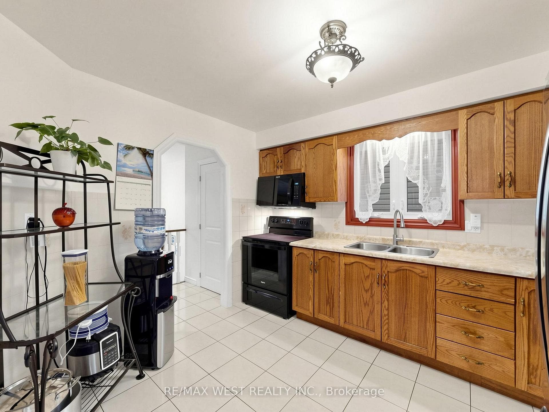 335 East Avenue — property photo