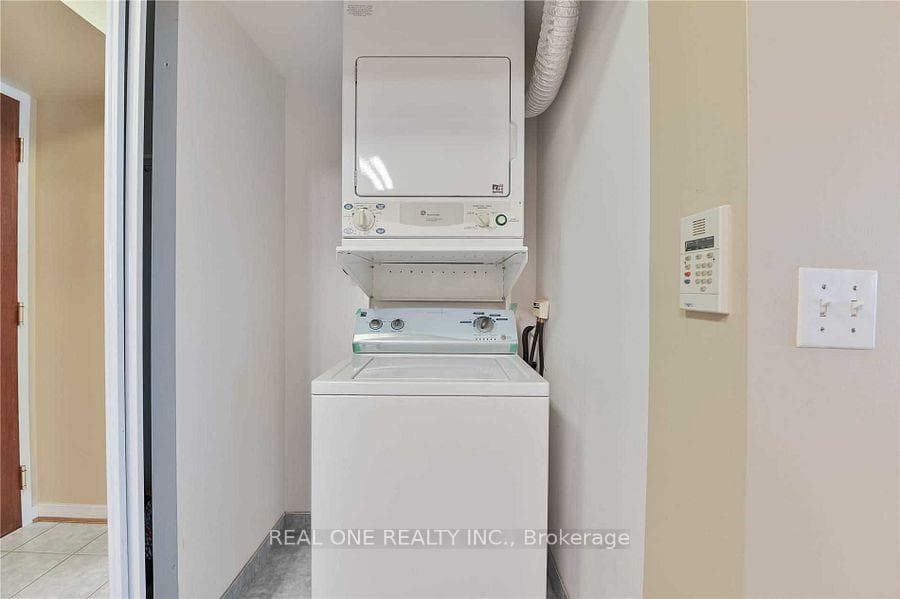 1605- 2545 Erin Centre Boulevard — property photo