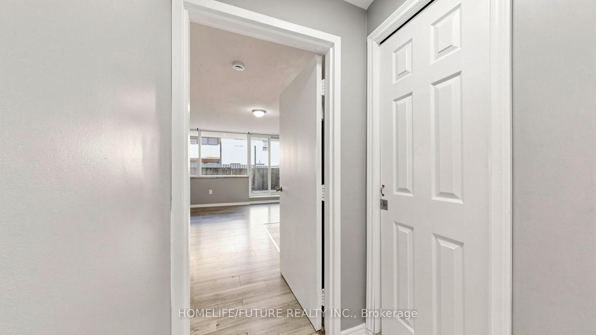 204- 4060 Lawrence Avenue — property photo
