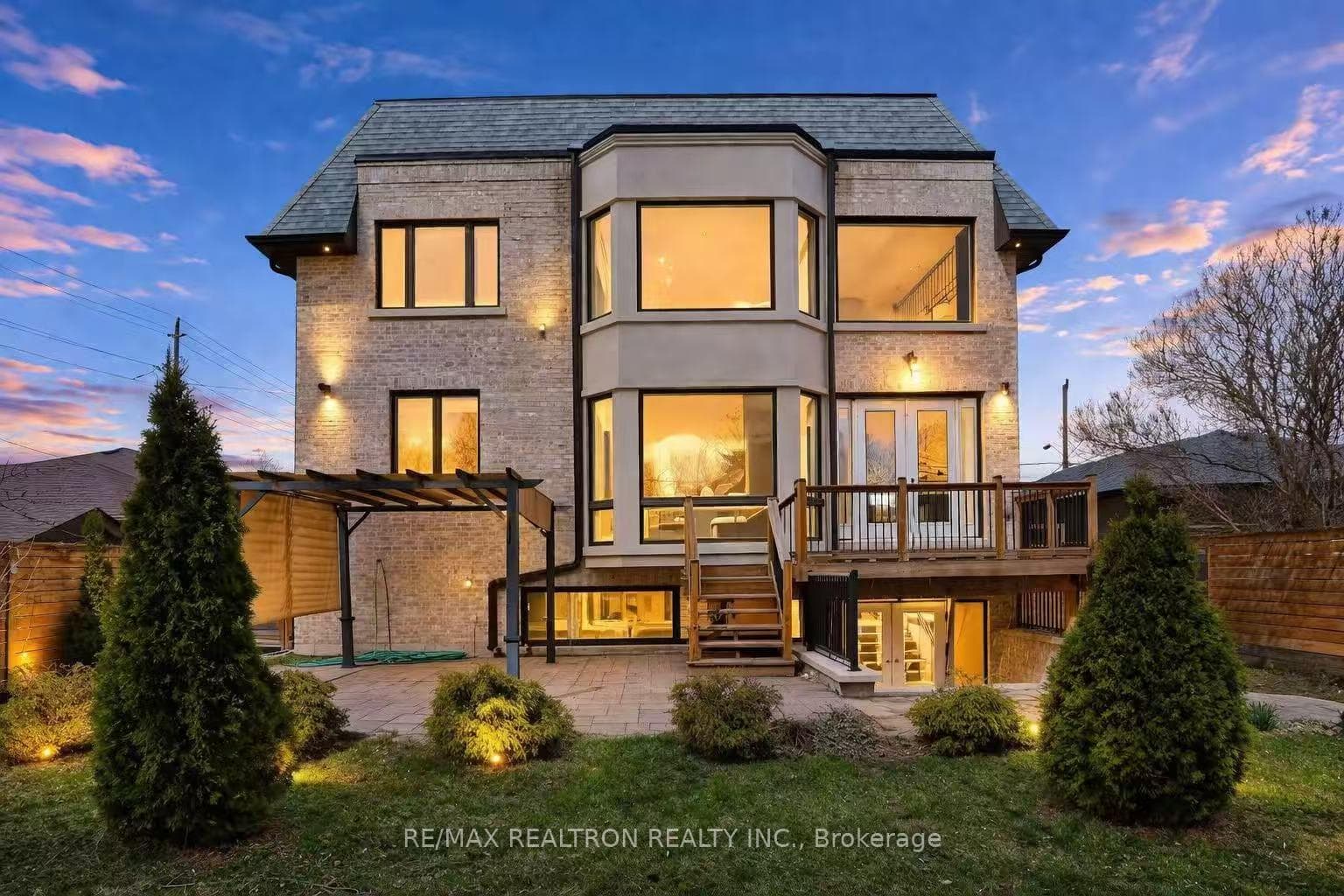 261 Patricia Avenue — property photo