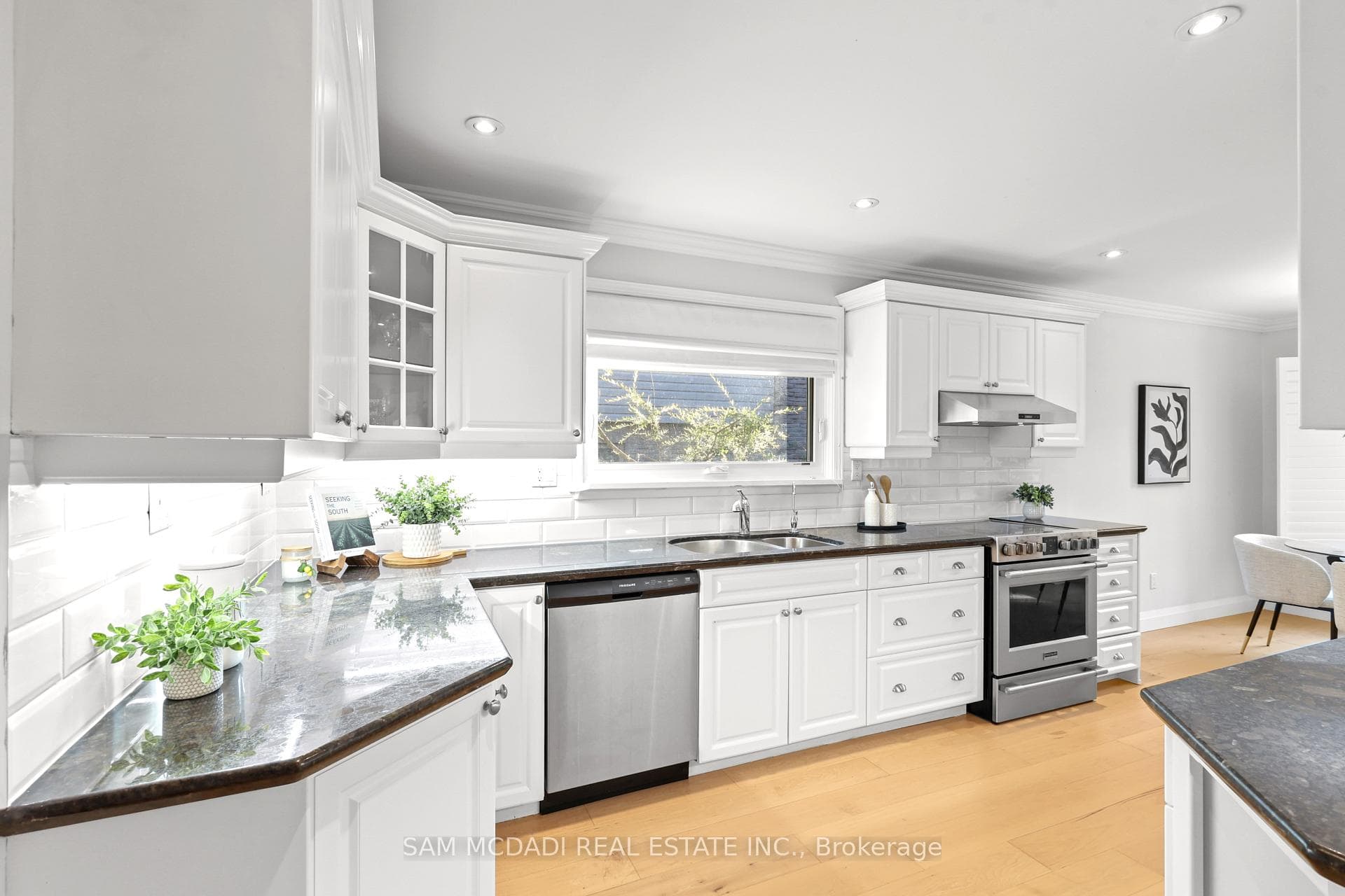 38 Kenninghall Boulevard — property photo